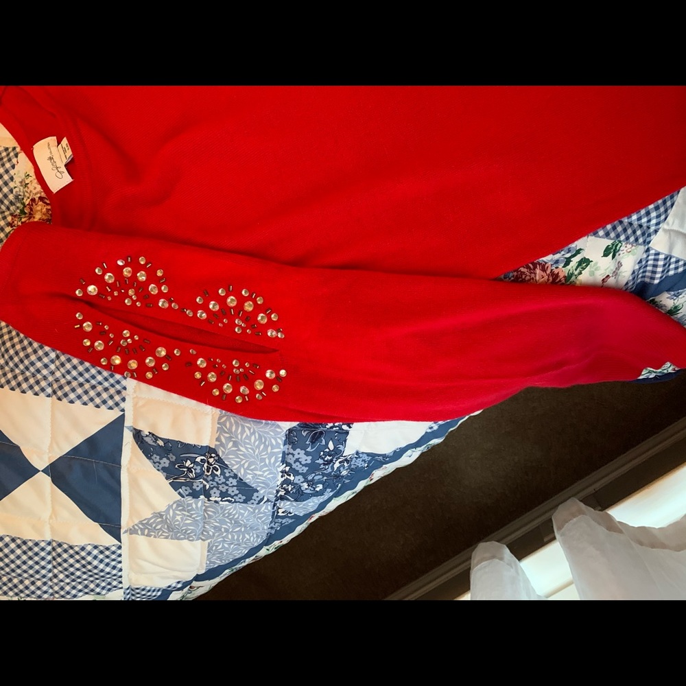 Red sweater - Picture 2 of 5